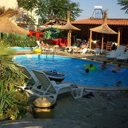 Family Hotel Tropicana Равда Экстерьер фото