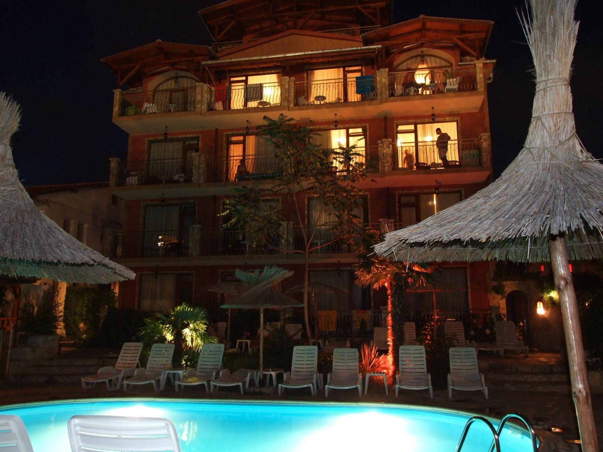 Family Hotel Tropicana Равда Экстерьер фото