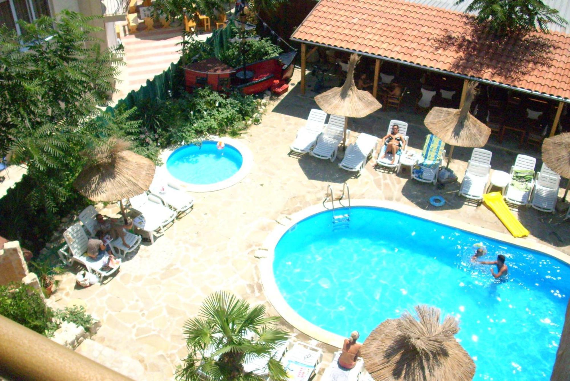 Family Hotel Tropicana Равда Экстерьер фото