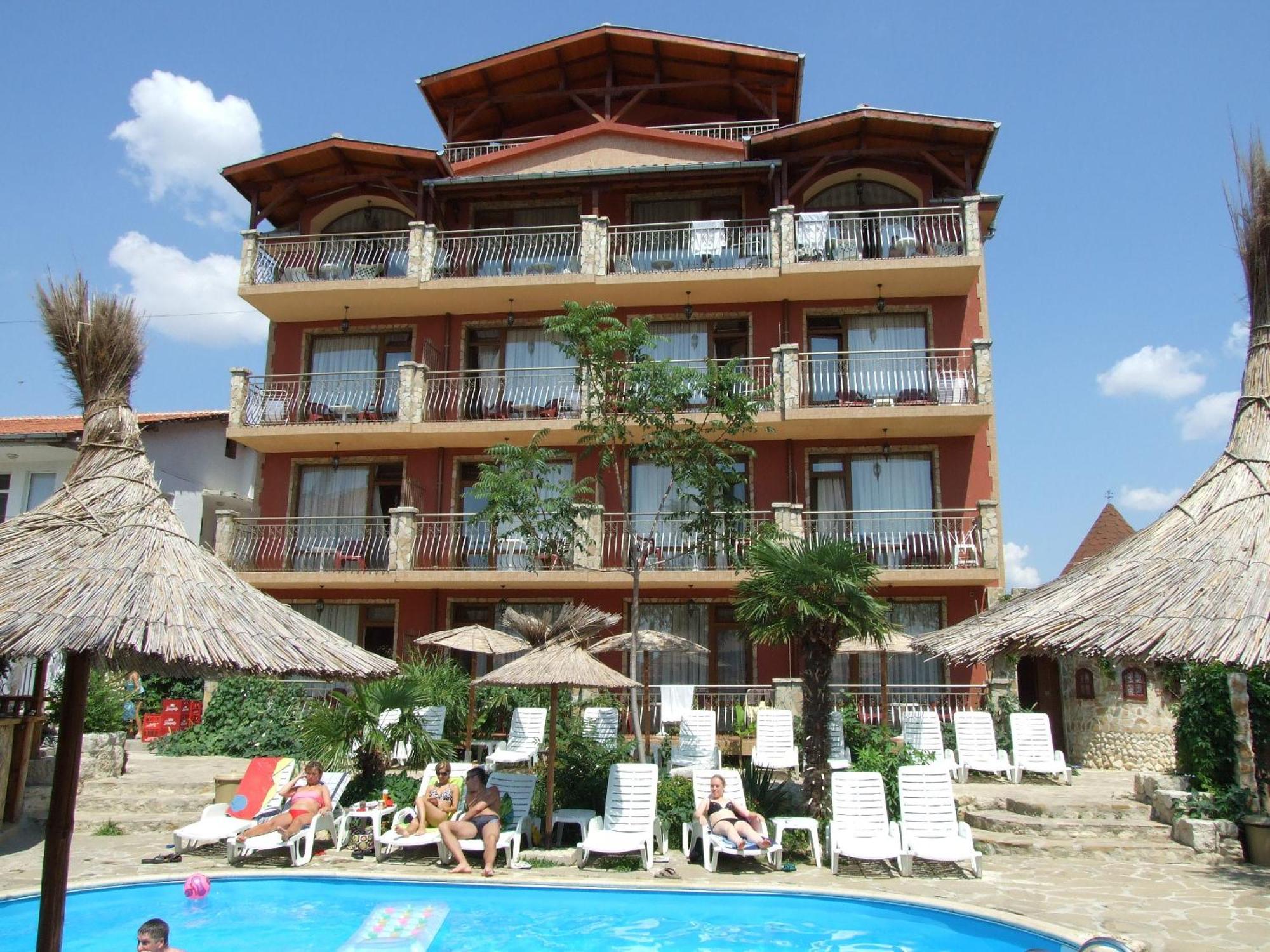 Family Hotel Tropicana Равда Экстерьер фото