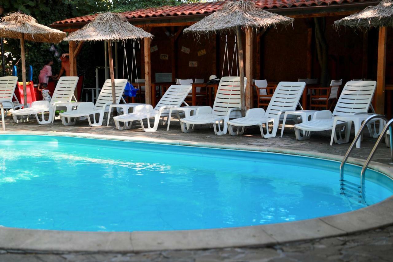 Family Hotel Tropicana Равда Экстерьер фото