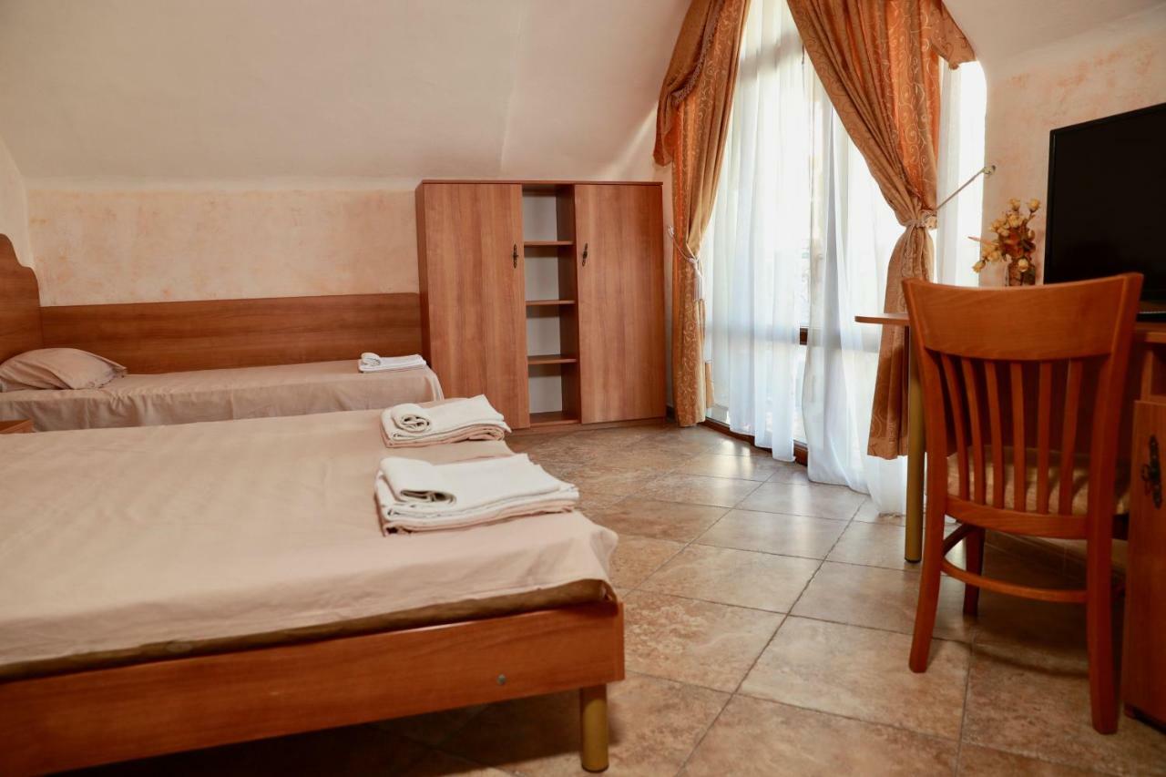 Family Hotel Tropicana Равда Экстерьер фото